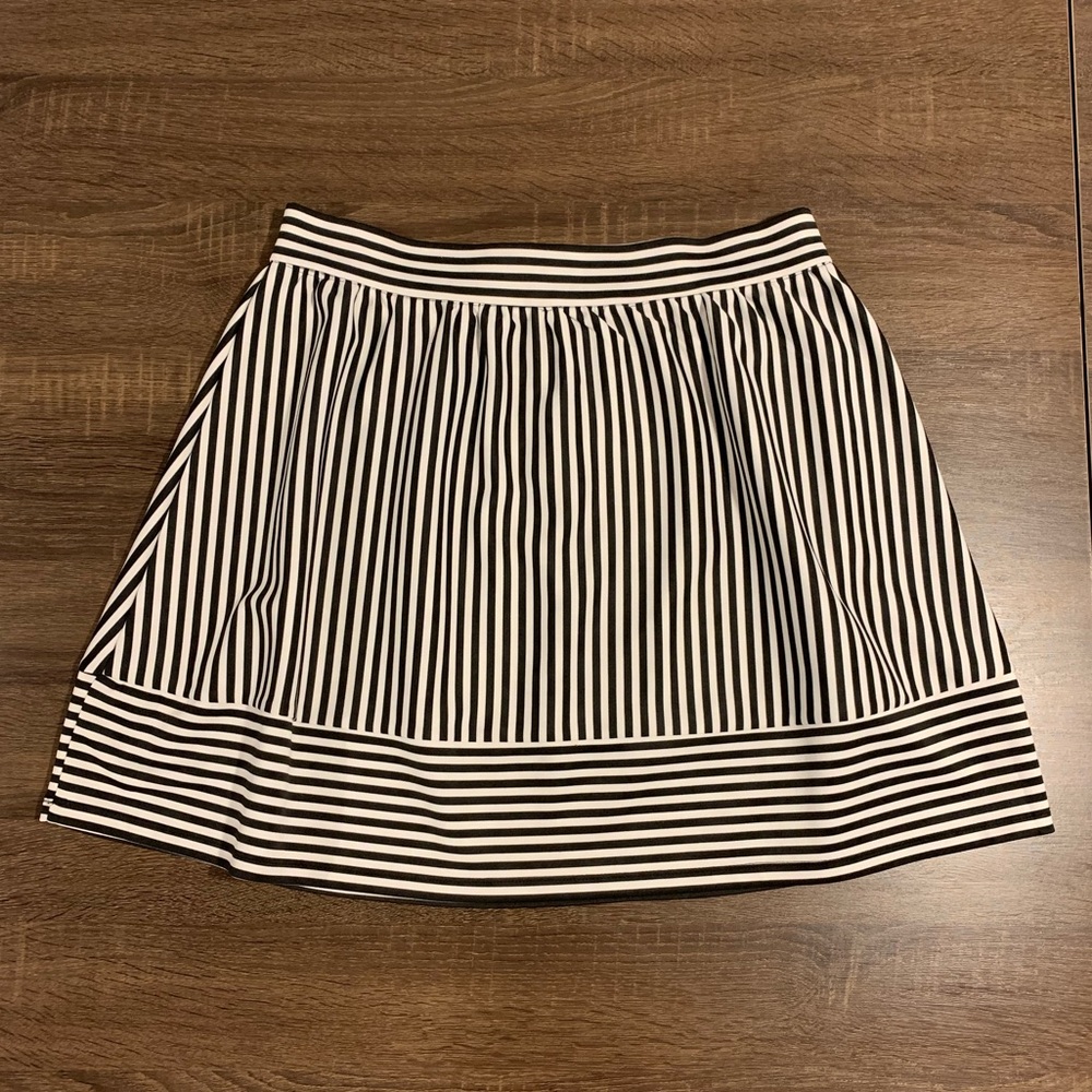 Charlotte Russe stripped skater skirt. Size L.
